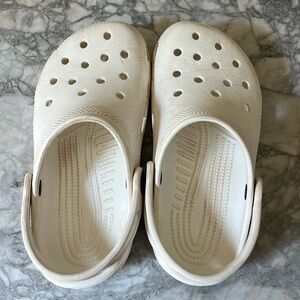Kids crocs size 1 (J1)